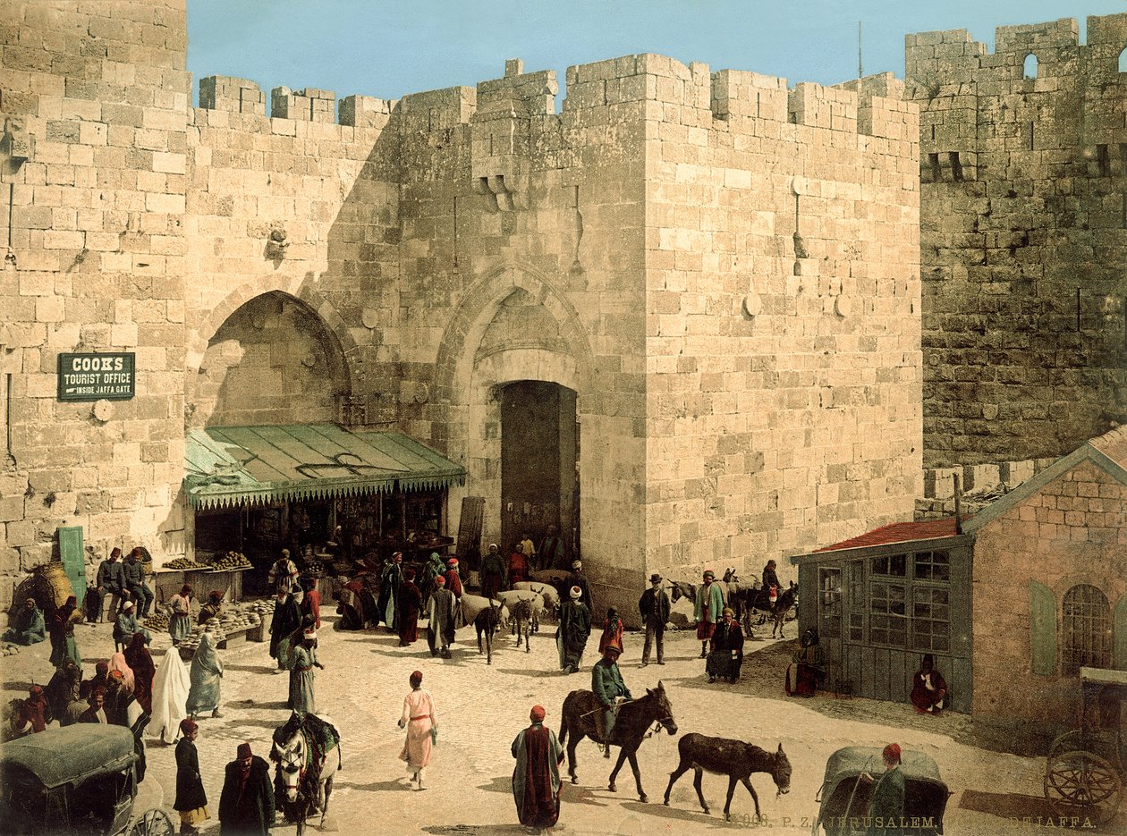 Yafa Kapısı, surların dışından, kapının önünde eşekler ve insanlarla, c.1880-1900 (fotokrom) by Swiss Photographer