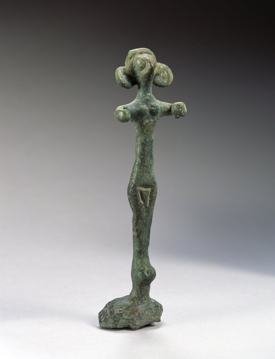Kadın figürü, MÖ 2. binyılın başı (bronz) by Syrian