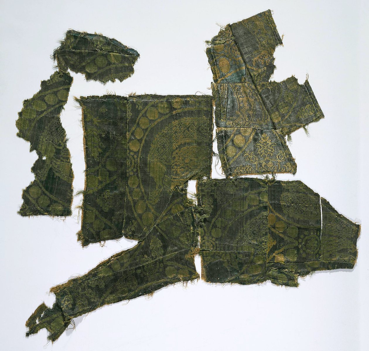 Simurg Desenli İpek Kumaşla Kaplanmış Kaftan Parçaları, Moshchevaya Balka Mezar Höyüğü, Doğu Akdeniz (ipek) by Syrian School