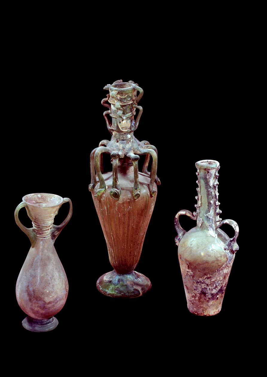 Doğu sanatı: Suriye üretimi cam vazolar. MS 1. ila 5. yüzyıl. Paris, Louvre Müzesi by Syrian