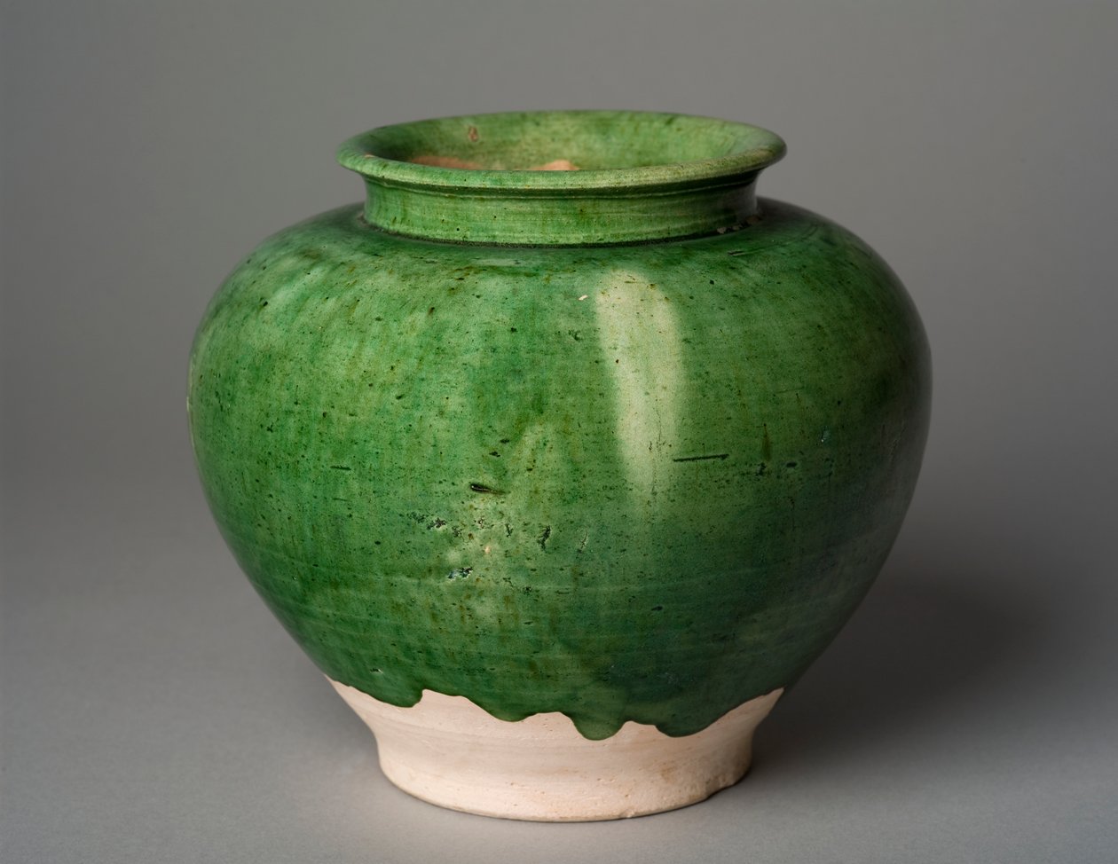 Yeşil camlı kavanoz (toprak çanak çömlek) by Tang Dynasty Chinese School