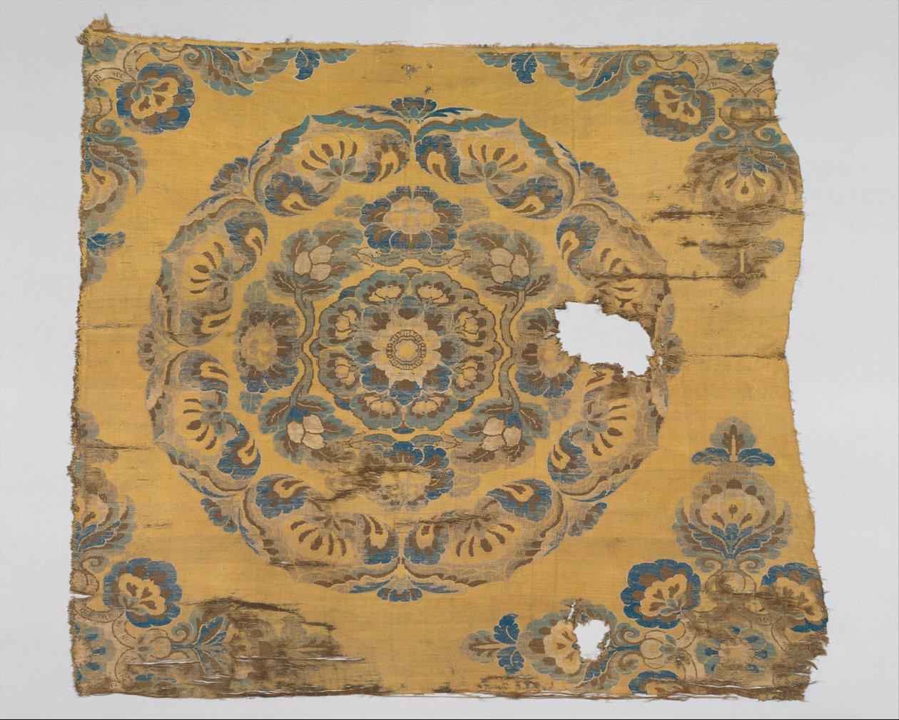 Çiçek Madalyonlu Tekstil, c.800 by Tang Dynasty Chinese School