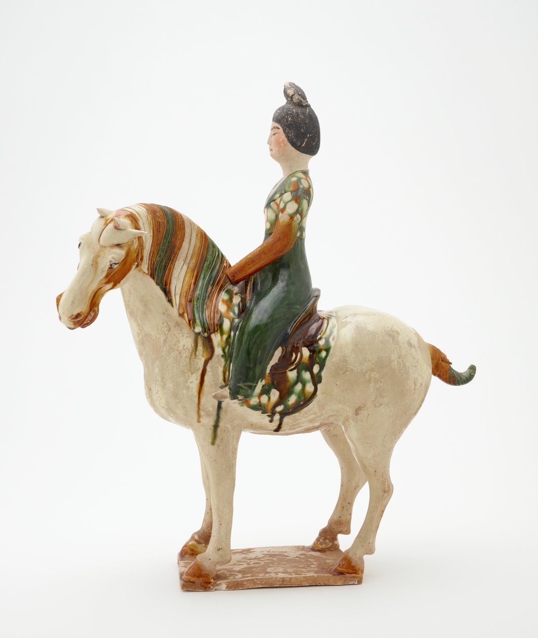 Atlı kadın, Tang Hanedanlığı, c.700-750 (kurşun-silikat sırlı ve boyalı detaylı toprak kap) by Tang Dynasty Chinese School