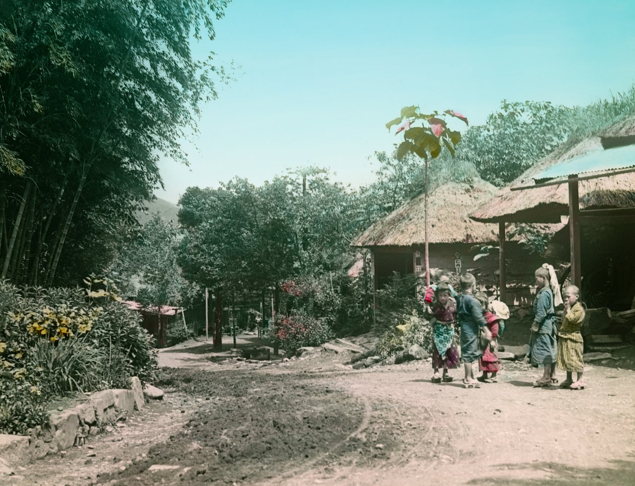 Miyanoshita yolu üzerinde sokakta oynayan çocuklar c. 1900 - 1915 (fotoğraf) by Teijiro Takagi