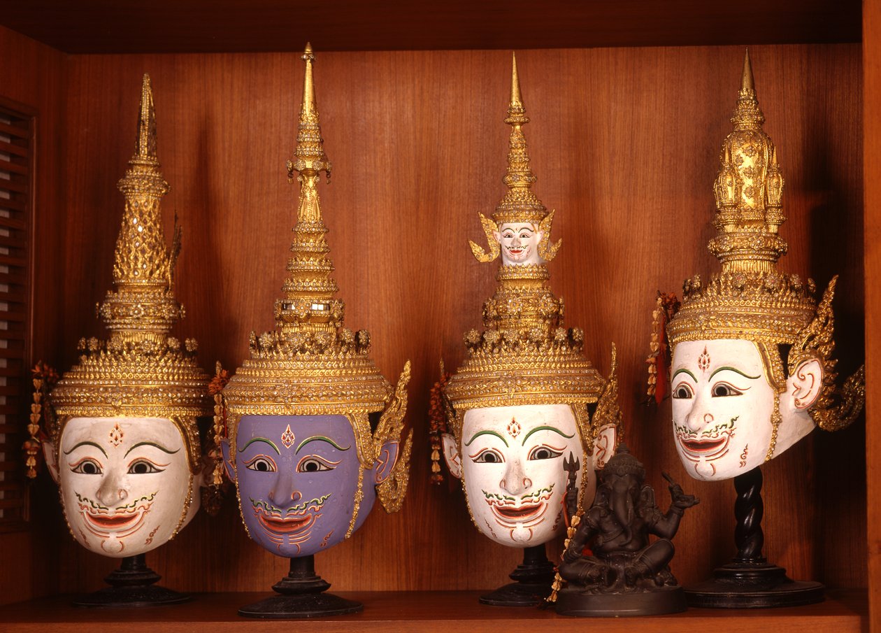 Khon tiyatrosu için maskeler (seramik ve metal) by Thai School