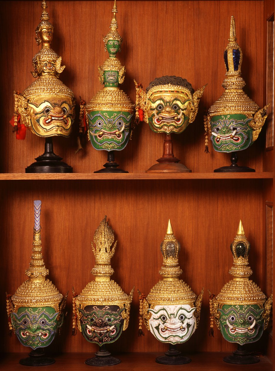 Khon tiyatrosu için maskeler (seramik ve metal) by Thai School