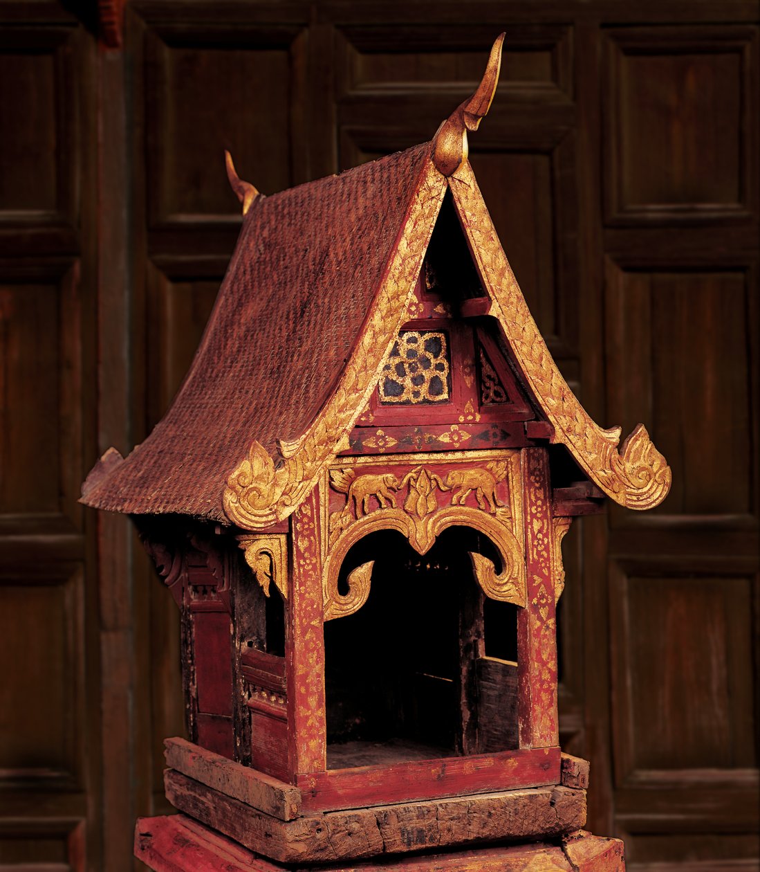 Lanna tapınağı modeli (ahşap) by Thai School