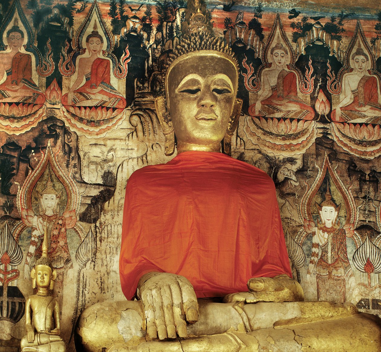 Tay Lu Buda heykeli by Thai School