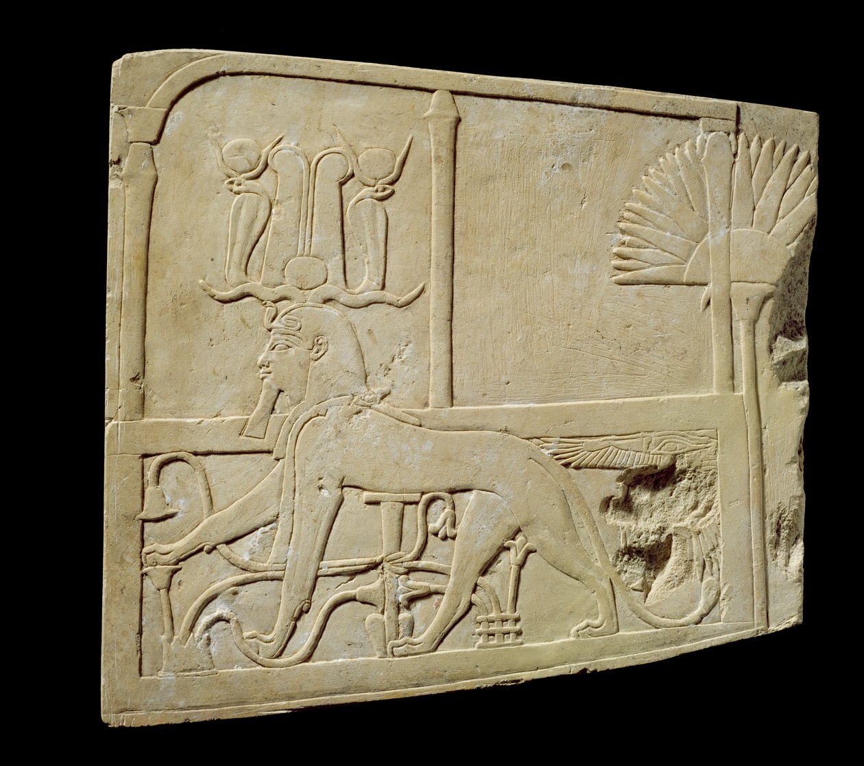 Yürüyen bir sfenksi betimleyen kabartma, MÖ 1069-715 (alçı ve pigment izleri olan kireçtaşı) by Third Intermediate Period Egyptian