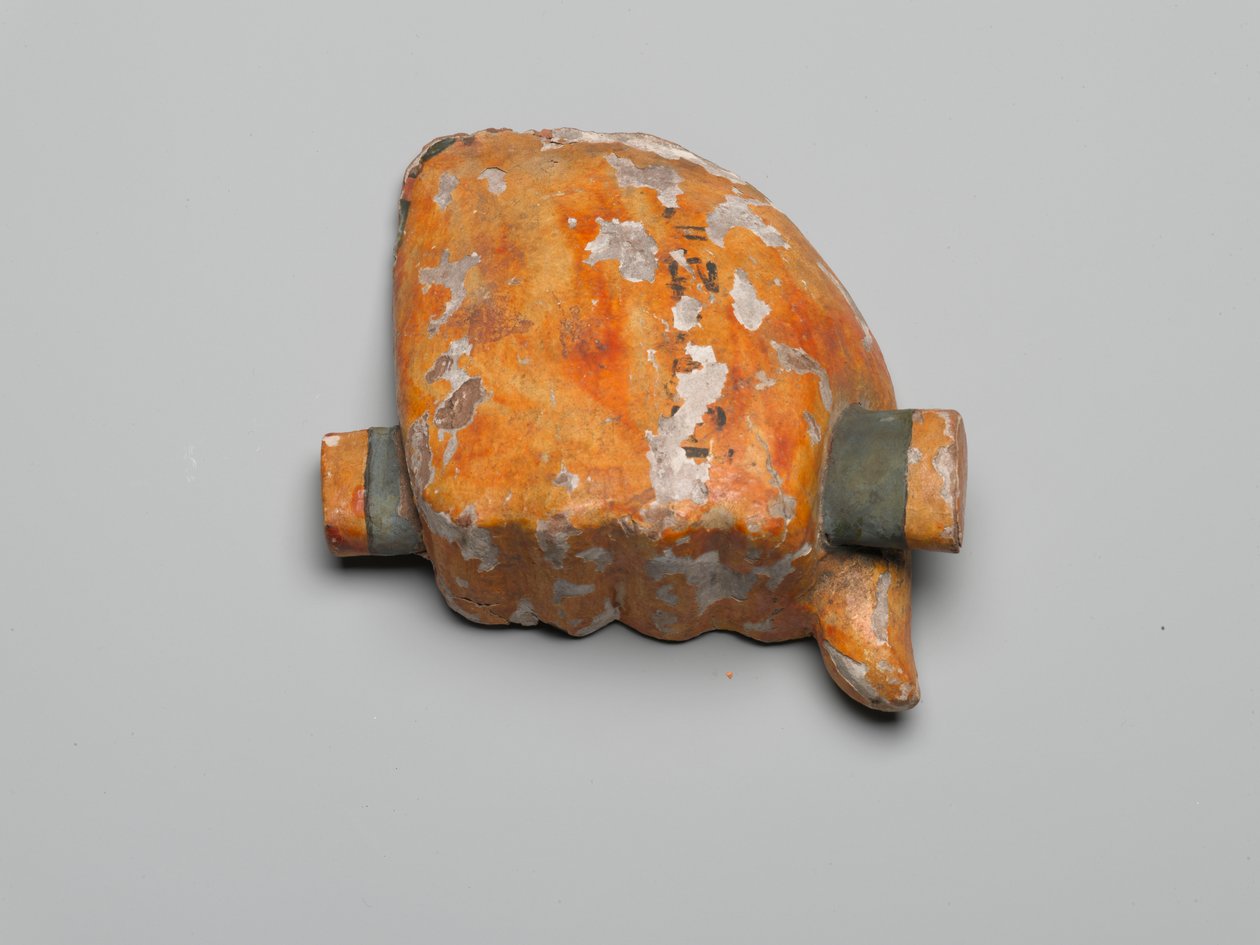 Katlanmış kumaşı tutan sağ yumruk (ahşap, alçı ve pigment) by Third Intermediate Period Egyptian