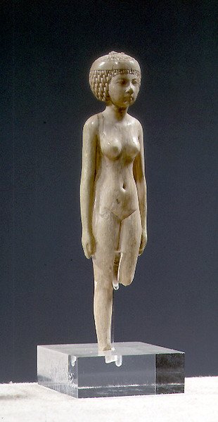 Çıplak bir kadın heykelciği (fildişi) Üçüncü by Third Intermediate Period Egyptian