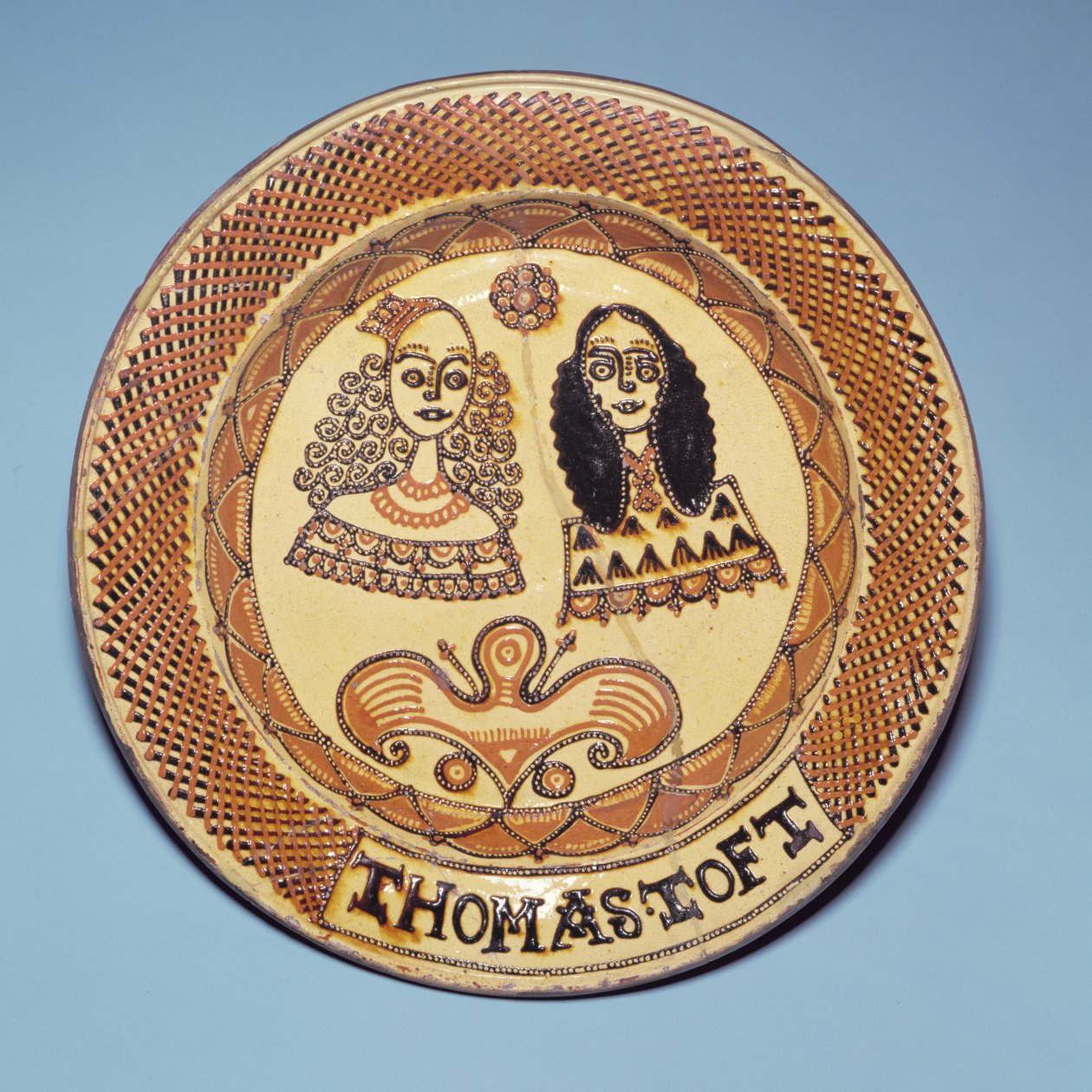 Staffordshire levhası Kral II. Charles (1630-85) ve Bragançalı Kraliçe Catherine (1638-1705) (topraktan) by Thomas Toft