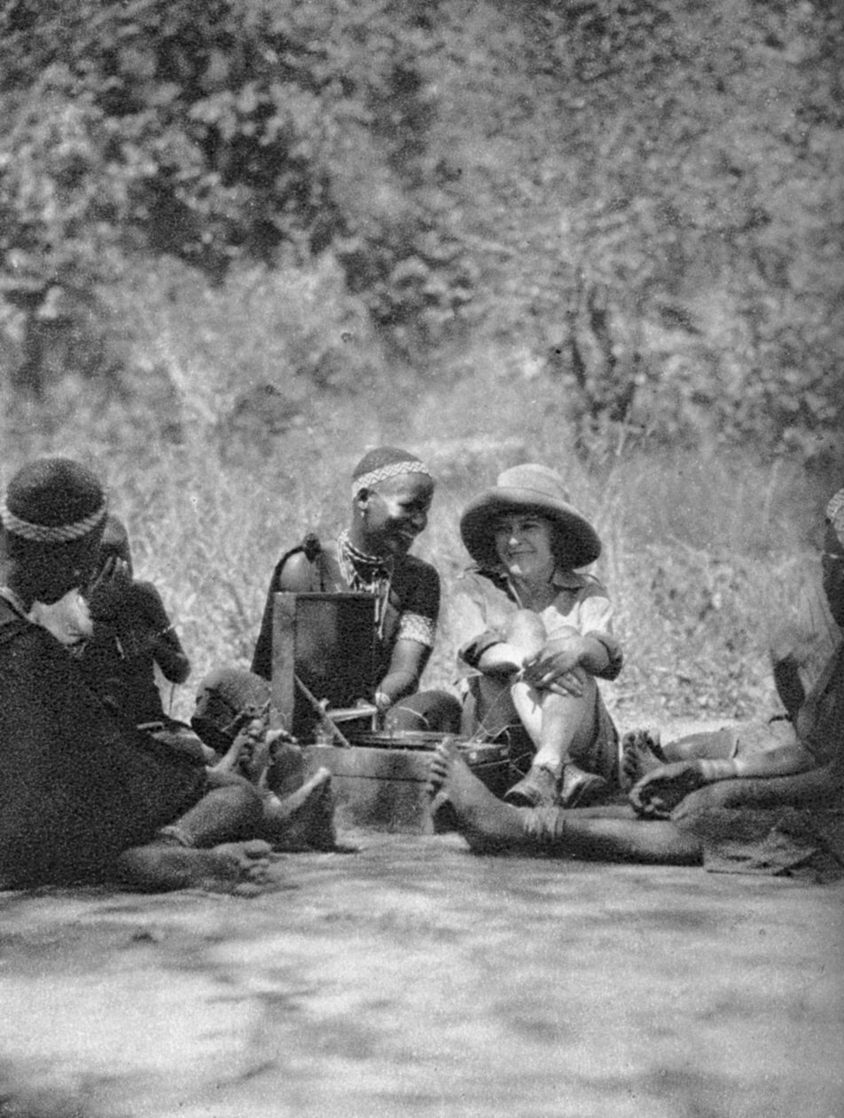 Gramofon dinlemek, Bulawayo to Dett, Rhodesia, c1924-c1925 1927 by Thomas A. Glover
