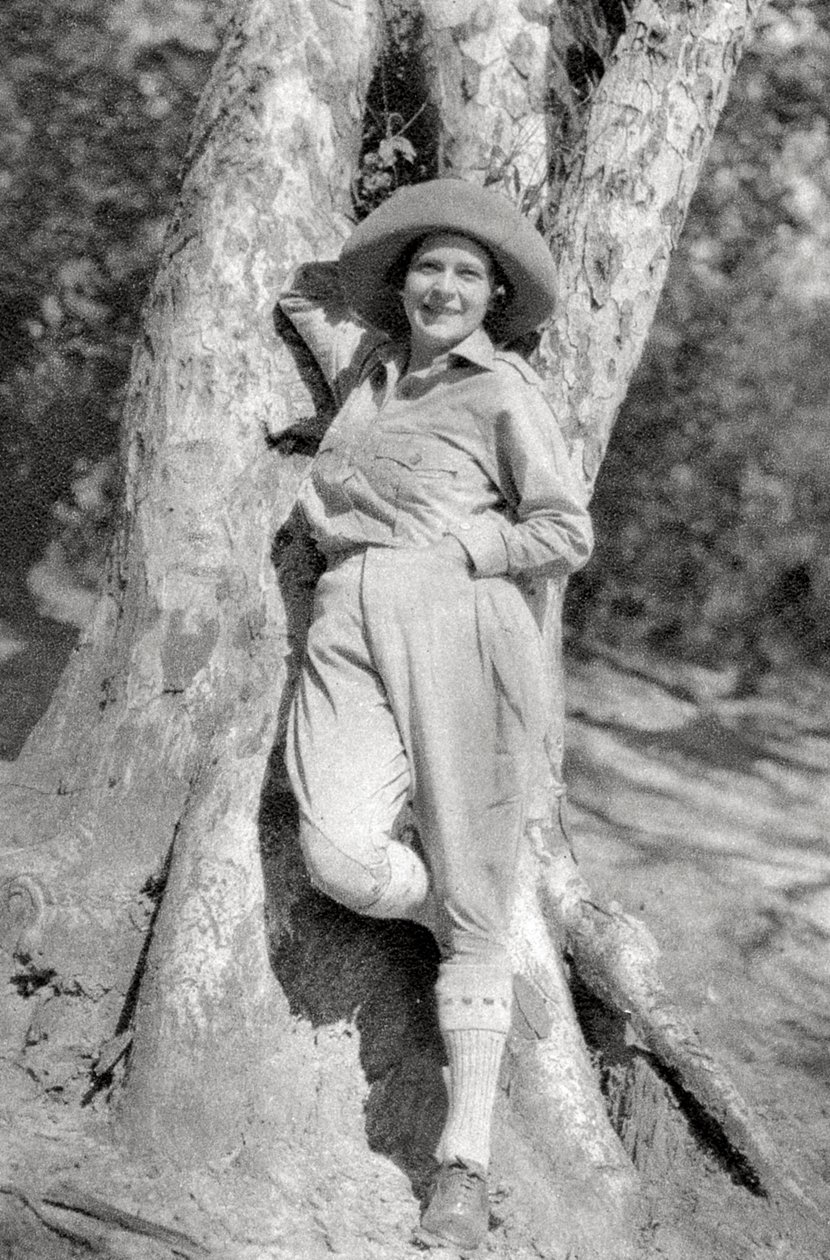 Stella Court Treatt, İngiliz maceracı, yazar ve film yapımcısı, Maereres, Tanganyika, 1925 1927. by Thomas A. Glover