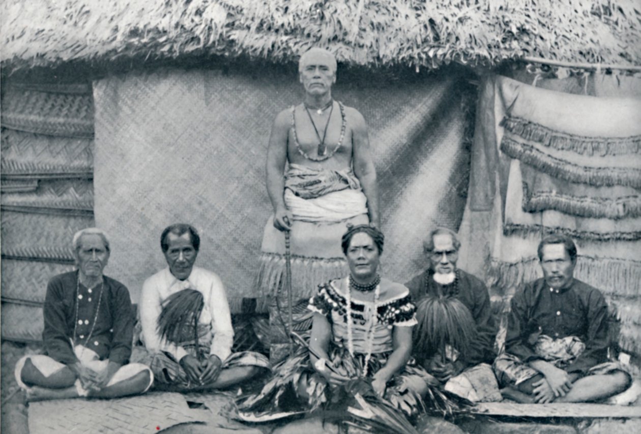 Ayakta duran ünlü asi Mataafa Iosefo da dahil olmak üzere bir grup Samoalı, 1902 by Thomas Andrew