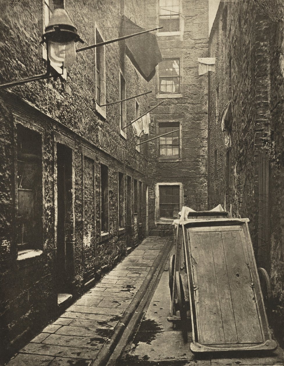 Kapat No. 136 Saltmarket, 1868. by Thomas Annan