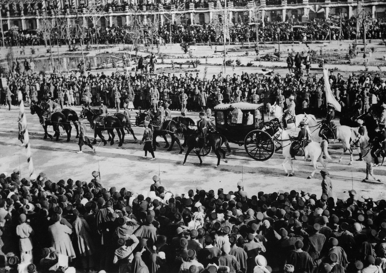 Taç giyme alayı, Tahran, 1926 by Thomas E. and Horace Grant Grant