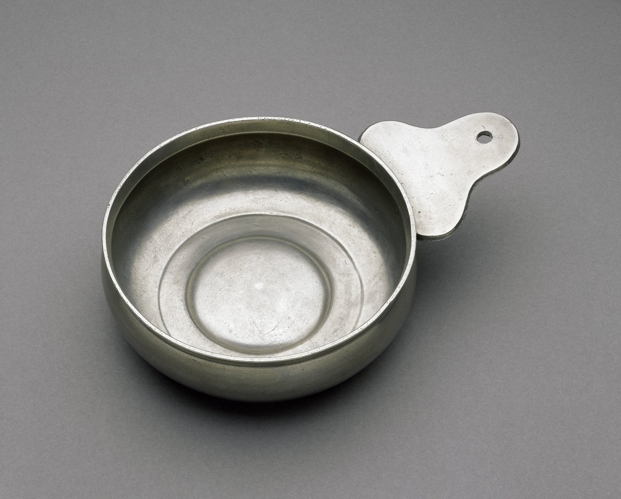 Porringer, c. 1793-1796 veya c. 1799–1824 (kalay) by Thomas Melville