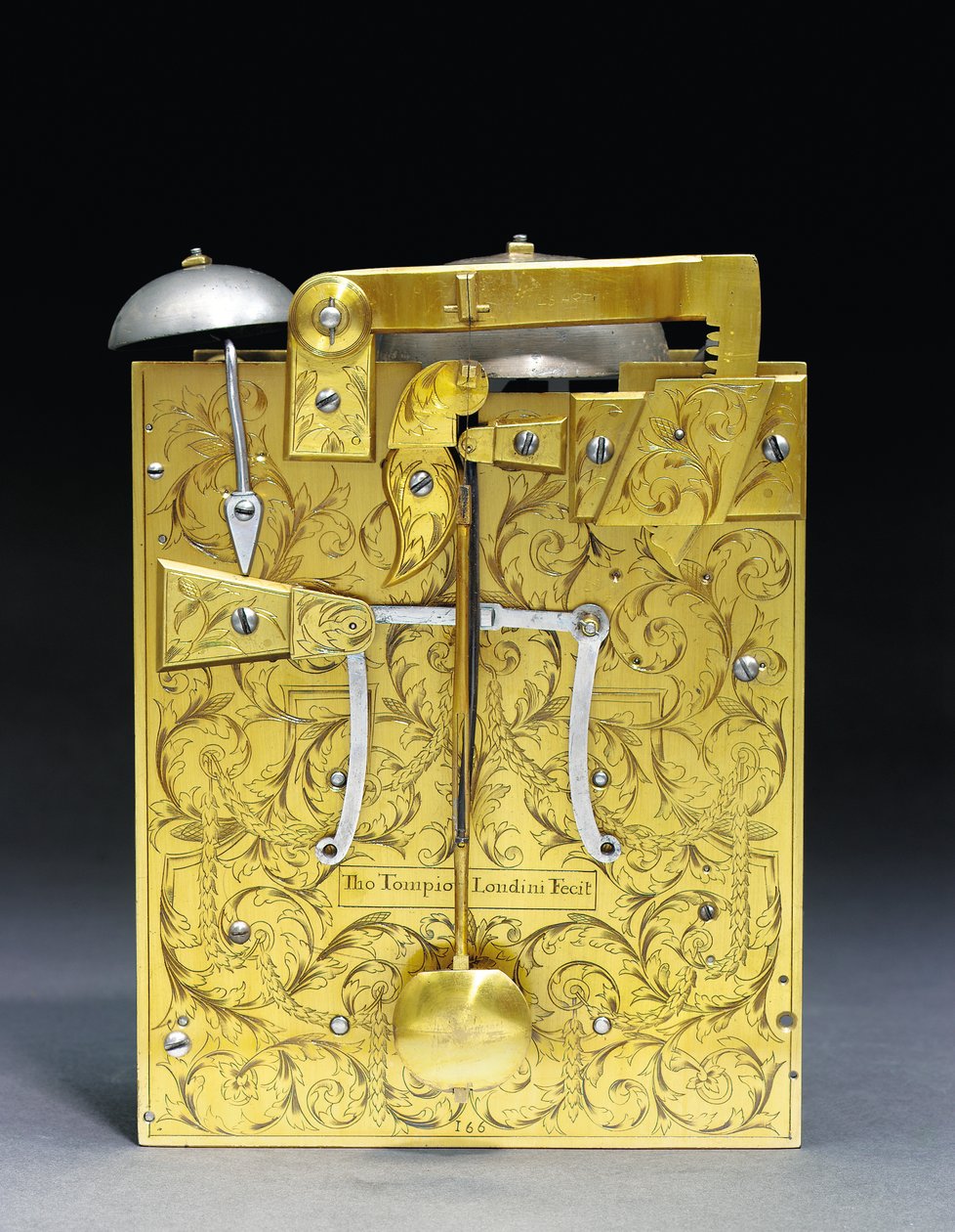 James II, çekme çeyrek tekrarlı çarpıcı braket saatini monte etti, no. 166, c.1690-95 (yaldızlı metal) (ayrıca bkz. 867502-3) by Thomas Tompion