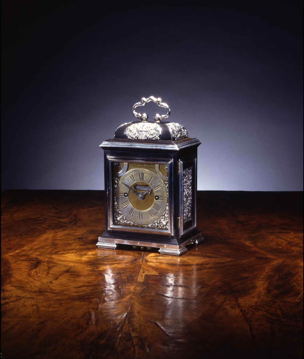 Minyatür çarpıcı braket saati, hayır. 222, c.1695 (gümüş ve abanoz) (ayrıca bkz. 834229-32) by Thomas Tompion