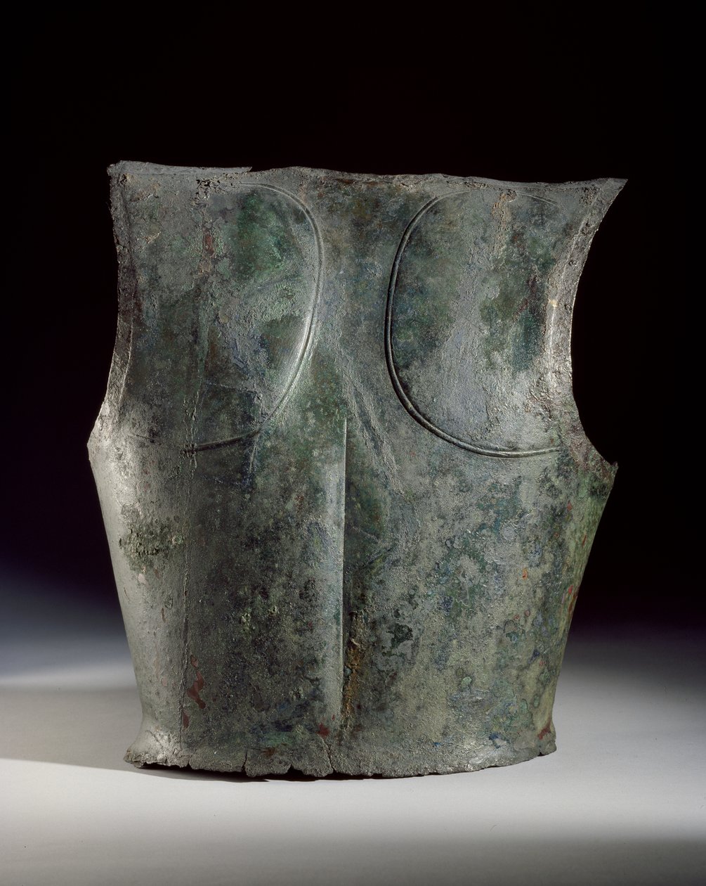 Dalboki Mezarında bulunan bir zırhın arka plakası (bronz) by Thracian