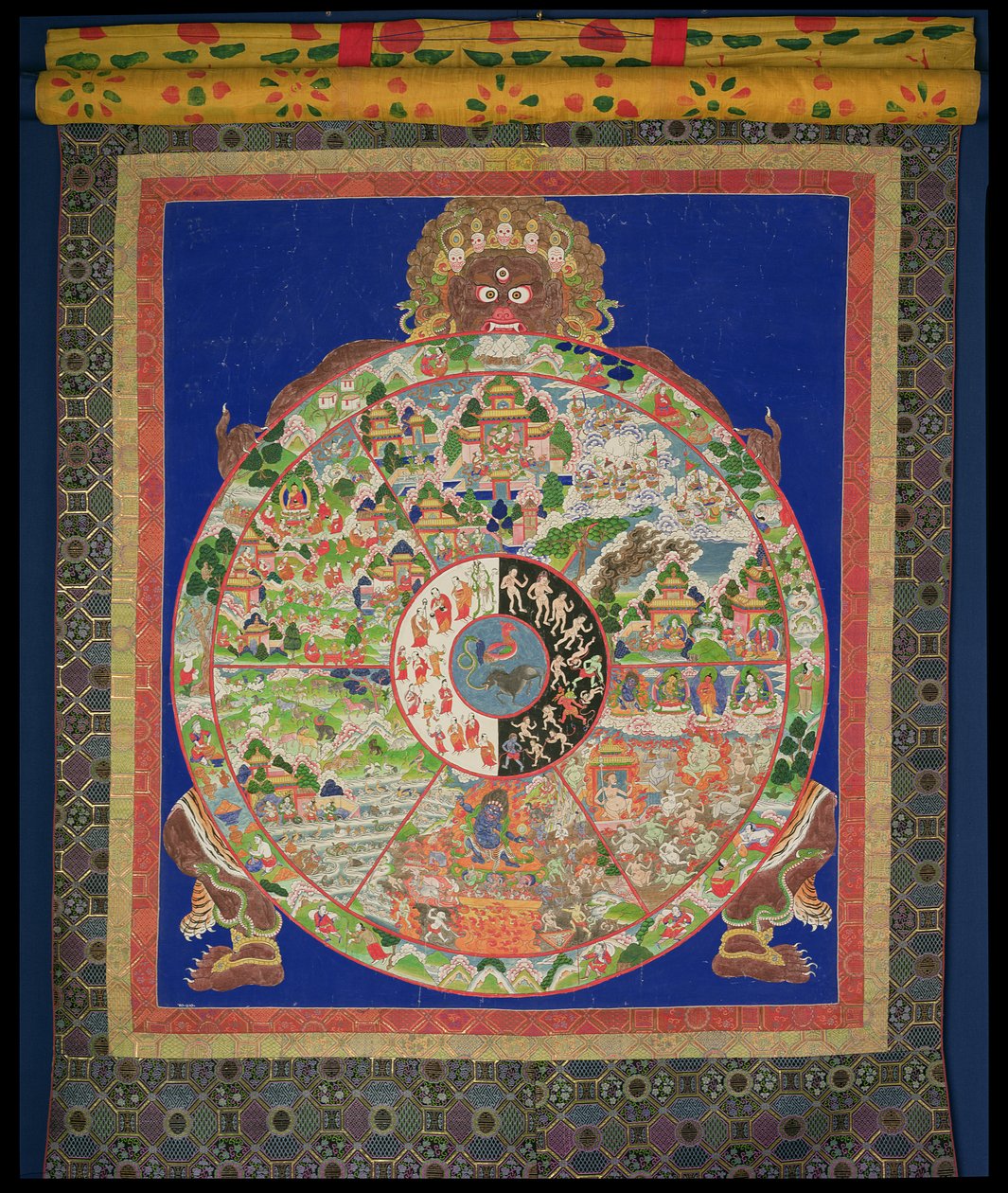 Dharmachakra Yaşam Çarkı, Ölümün Efendisi Yama tarafından, çember etrafında kontrolsüz yeniden doğuşa neden olan on iki halkayı simgeleyen sahnelerle döndürülüyor, Tibet, 1780-1850 by Tibetan School
