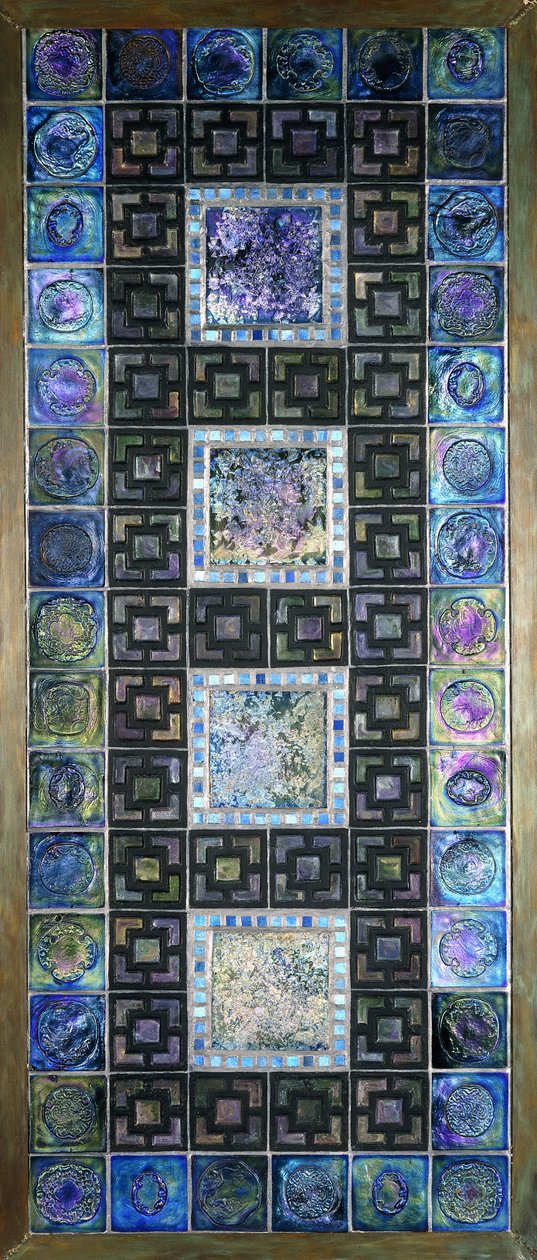 Çiçekler ve geometrik desenlerle şekillendirilmiş Favrile cam karo panel, 20. yüzyıl by Tiffany Studios