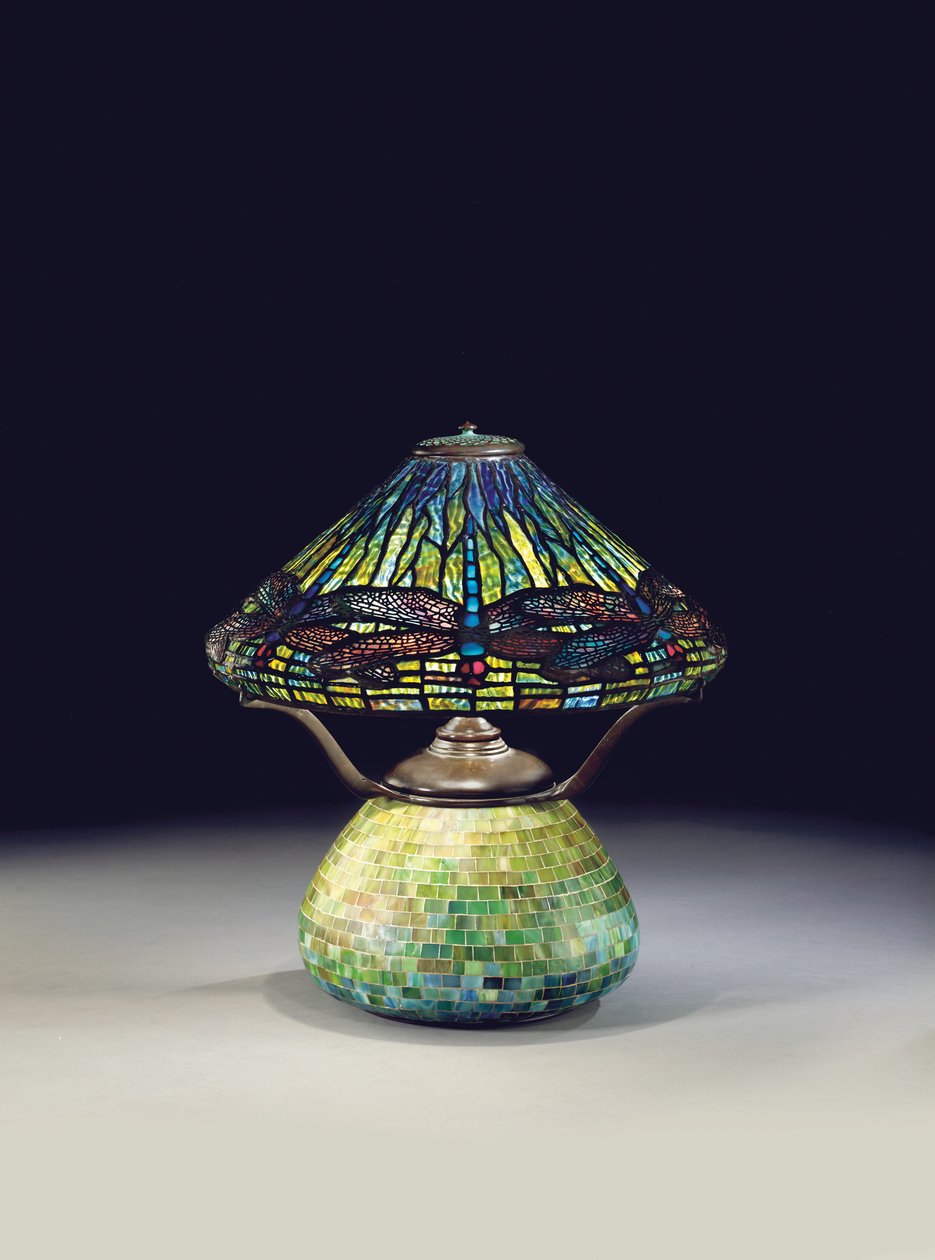 Dragonfly masa lambası, c.1910 (kurşunlu cam ve mozaik) by Tiffany and Company