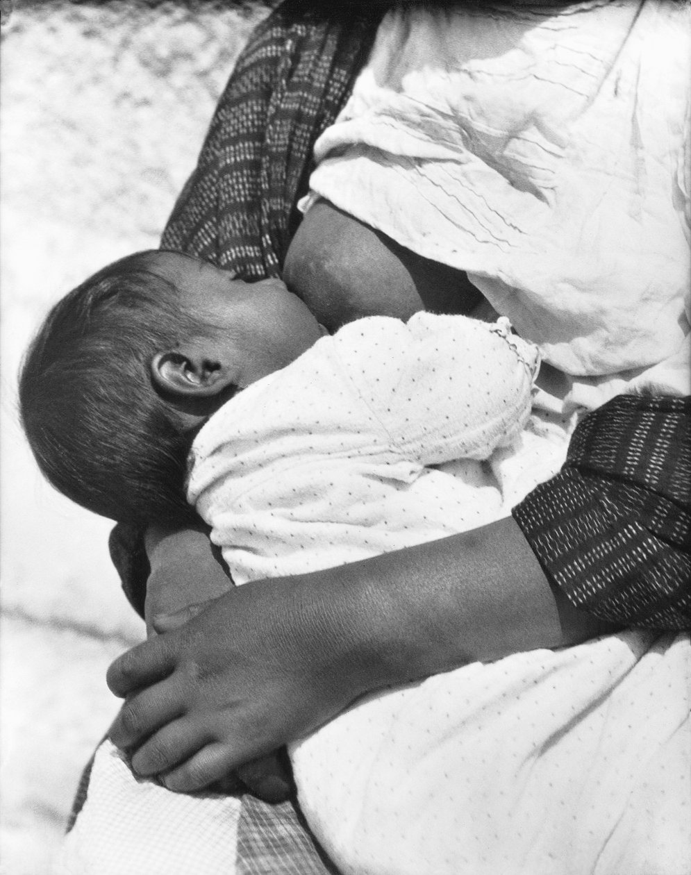 Bebek bakıcılığı (Conchita ve annesi Luz Jimenez), Mexico City, 1926 by Tina Modotti
