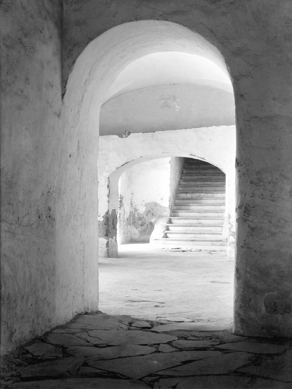 Tepotzotlan Manastırı, Meksika, 1924 by Tina Modotti
