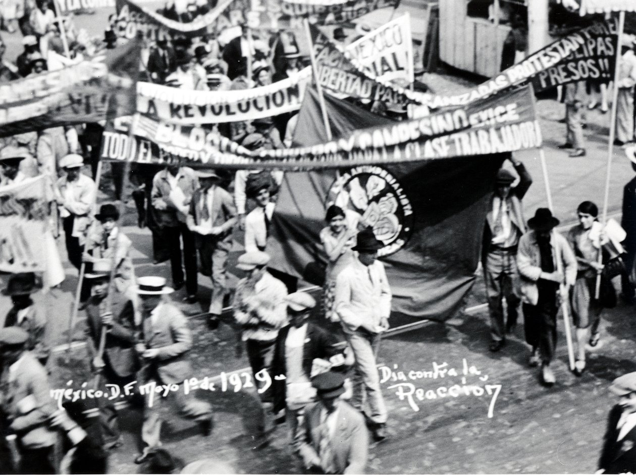 İşçilerin Yürüyüşü, Mexico City, 1 Mayıs 1929 by Tina Modotti