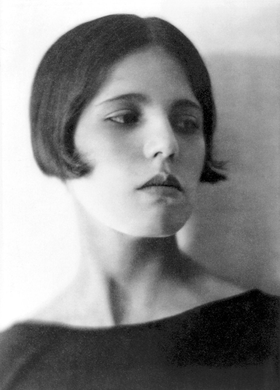 Maria Marin de Orozco, Mexico City, 1925 dolayları by Tina Modotti
