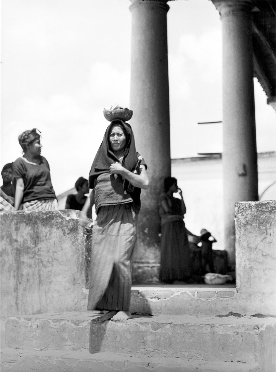Tehuantepec Pazarı, Meksika, 1929 by Tina Modotti