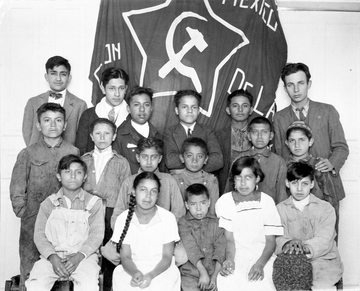 Meksika Komünist Partisi Gençlik Örgütü Ulusal Komitesi, Mexico City, 1928 by Tina Modotti