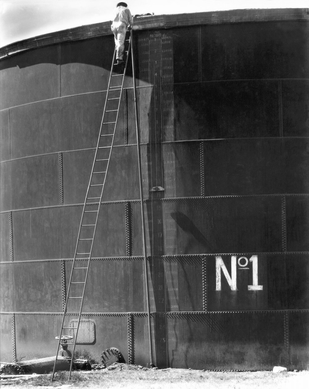 Tank No, 1, Meksika, 1927 by Tina Modotti
