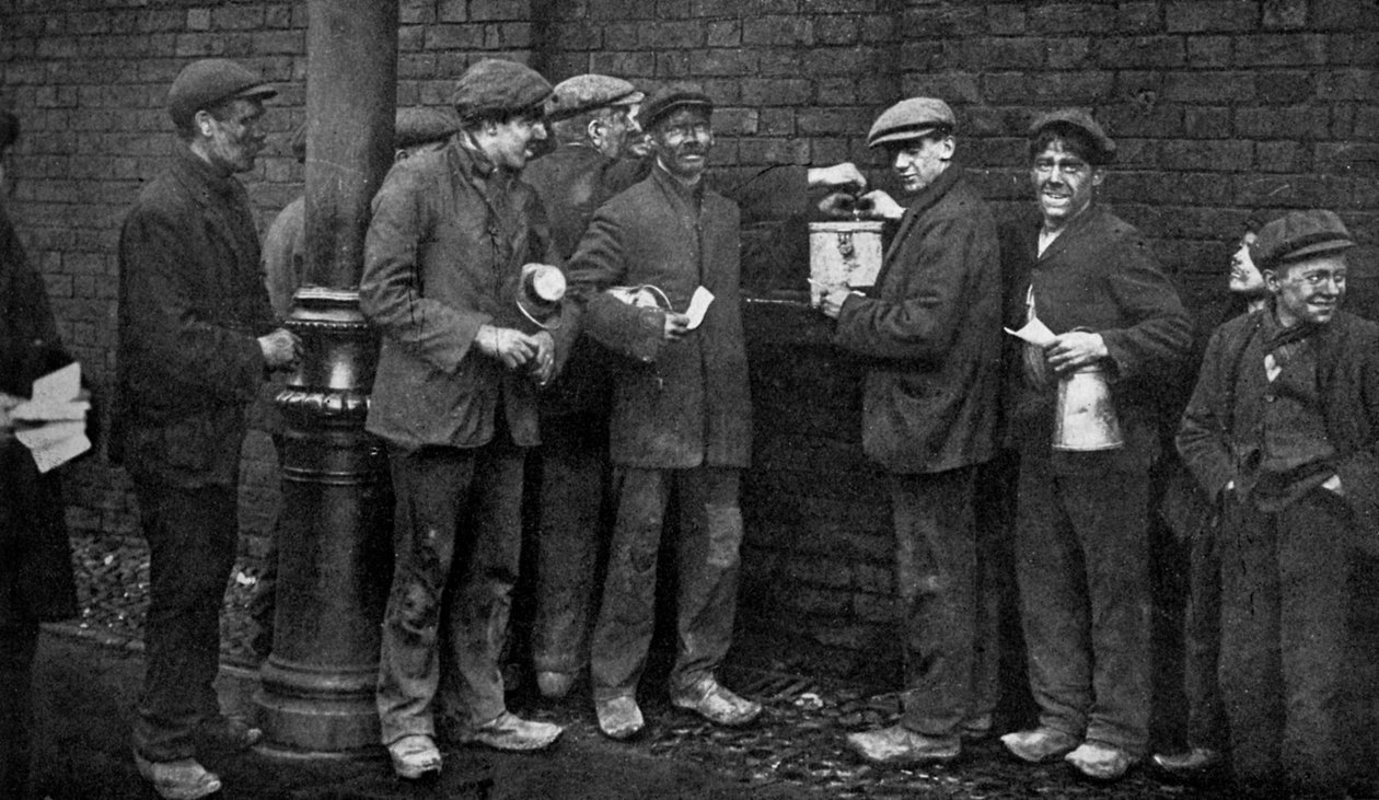 Kömür grevi için oylama, Wheatsheaf Colliery, Pendlebury, Ocak 1912, c1920 by Topical Press Agency