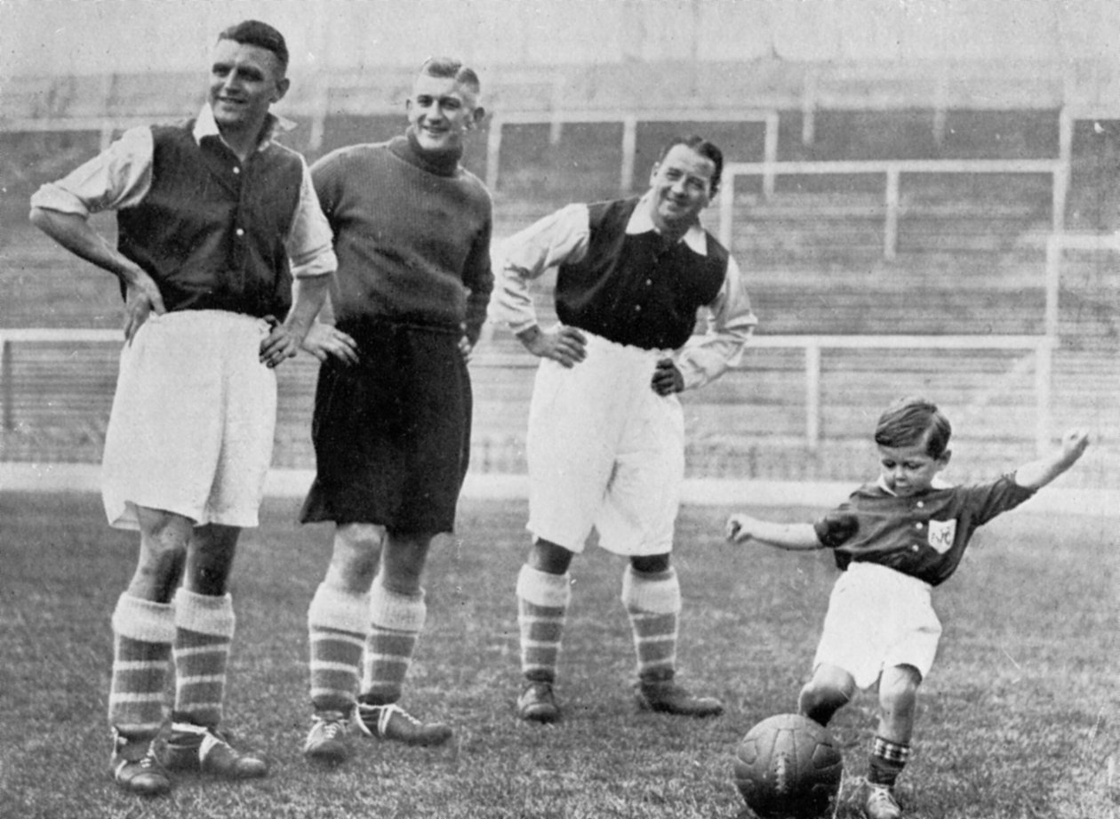 Genç Tony Hapgood yeteneklerini Highbury, Londra