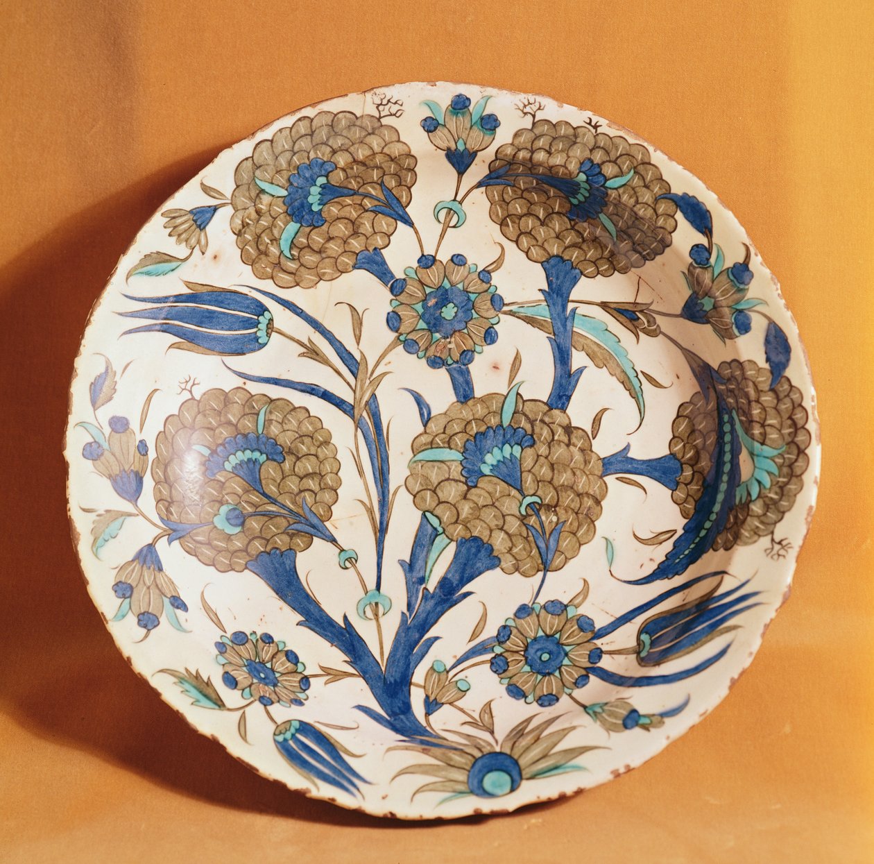 İsnik çanak çömlek, c.1520-50 by Turkish School