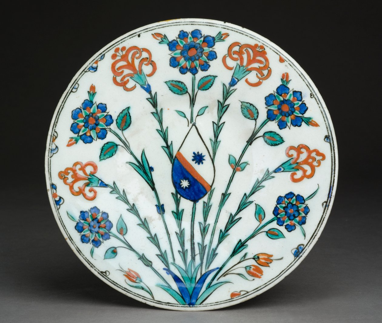Avrupa armalı tabak, İznik malı, Türk, c.1570 (sır altı çok renkli taş macunu) by Turkish School