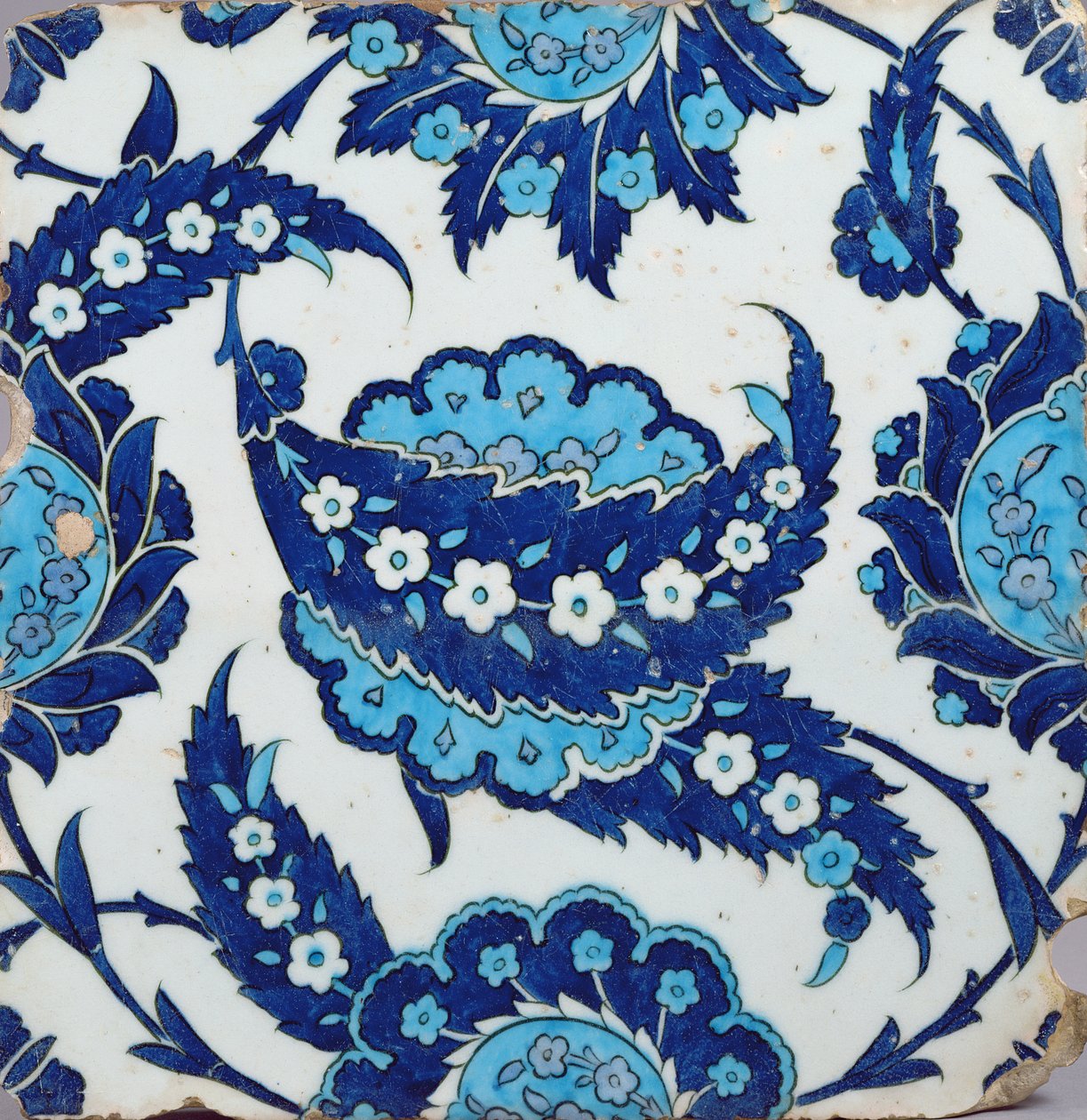 Çini, İznik, Türkçe, 1540-50 (sır altı çok renkli taş macunu) by Turkish School