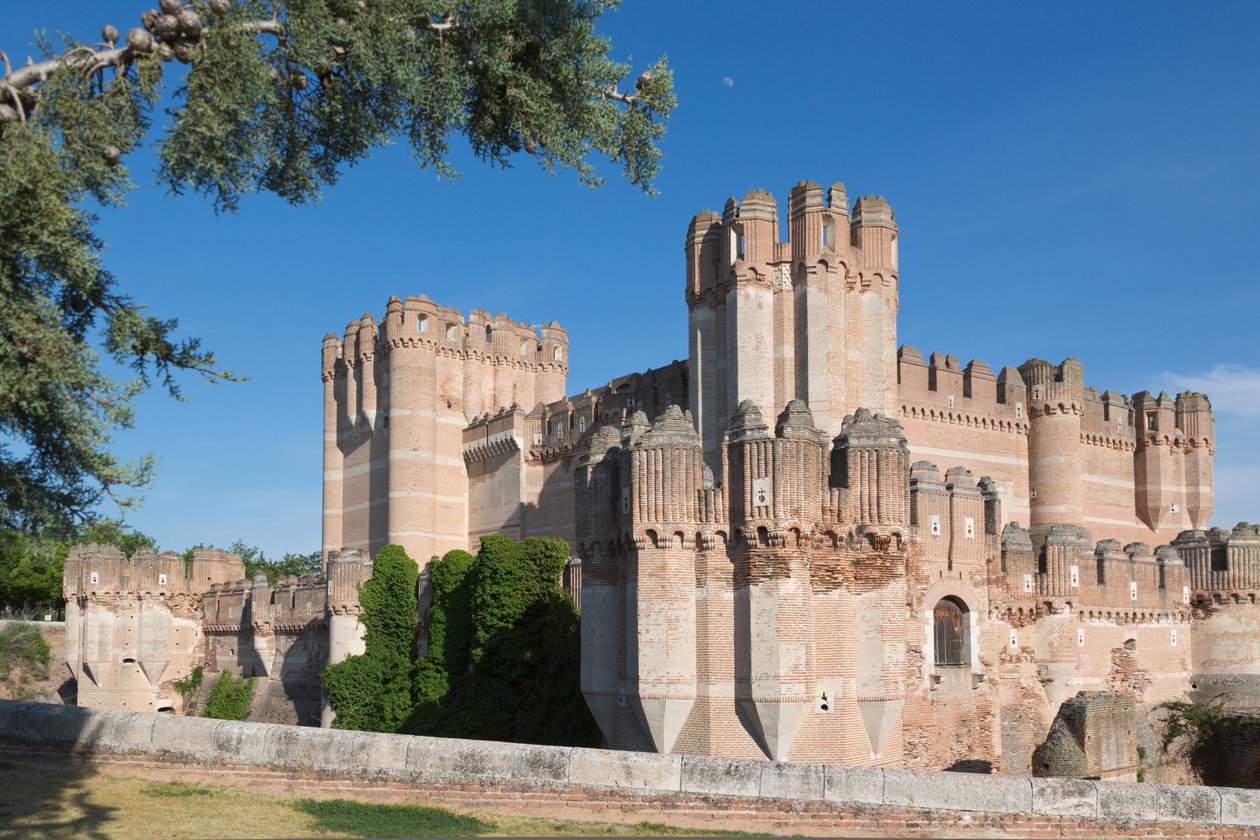 Coca, Segovia Eyaleti, İspanya. Castillo de Coca. Koka kalesi. Mudéjar askeri mimarisinin önemli bir örneği. by Unbekannt Unbekannt