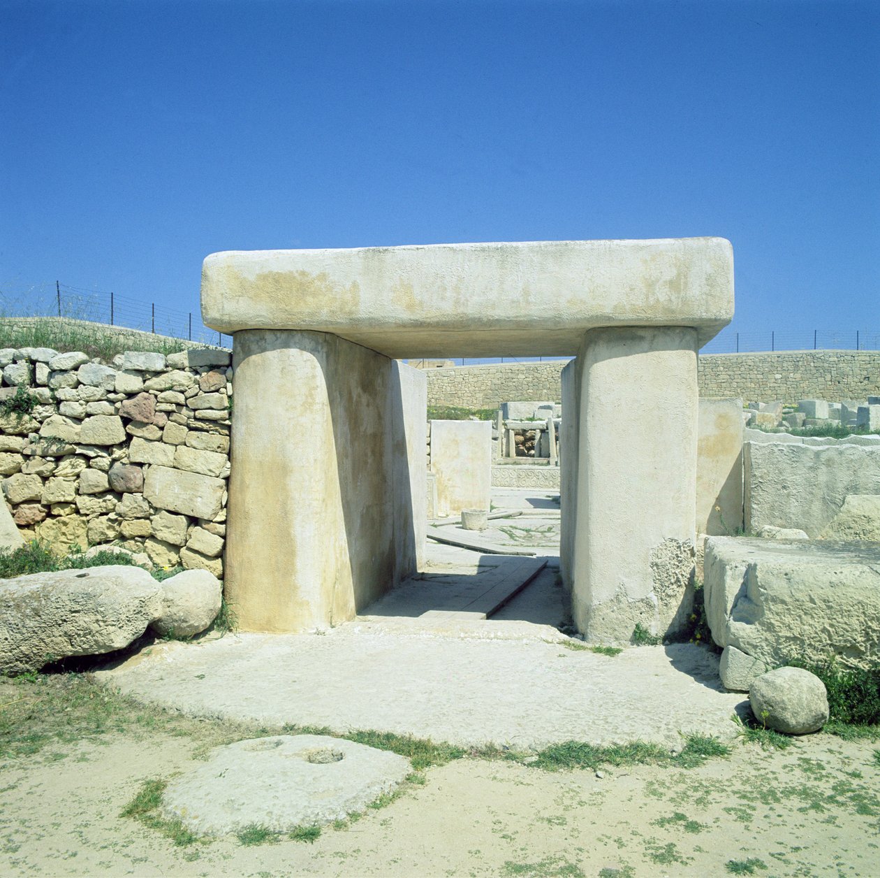 Megalitik tapınak alanı, MÖ 3000-c.2500 civarı by Unbekannt Unbekannt