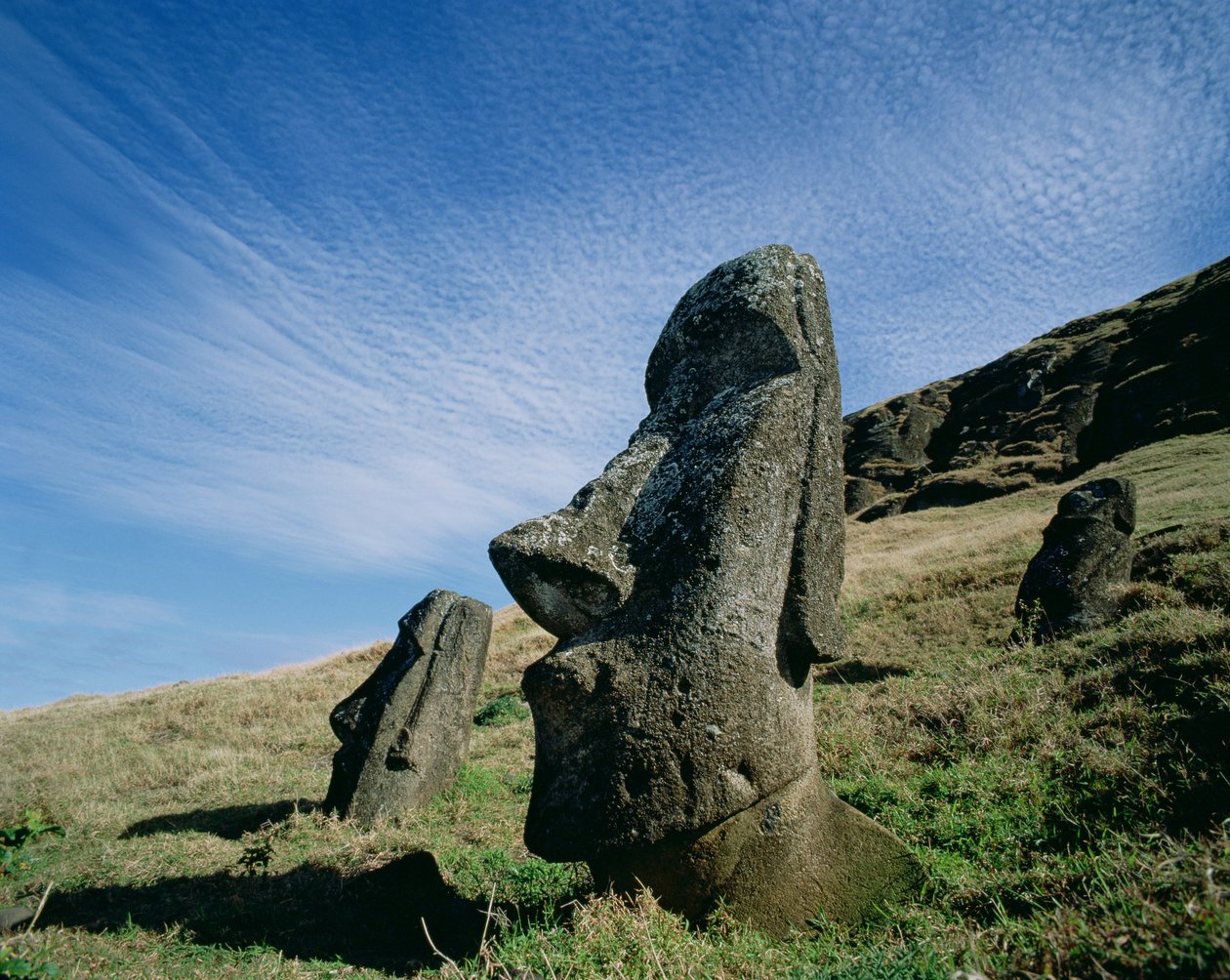 Rano Raraku Taş Ocağındaki Monolitik Heykeller, c.1000-1600 by Unbekannt Unbekannt