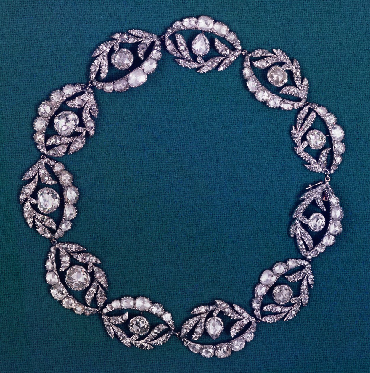 Stilize çiçek ve yaprak motifli kolye, c.1760 pırlanta by Unbekannt Unbekannt