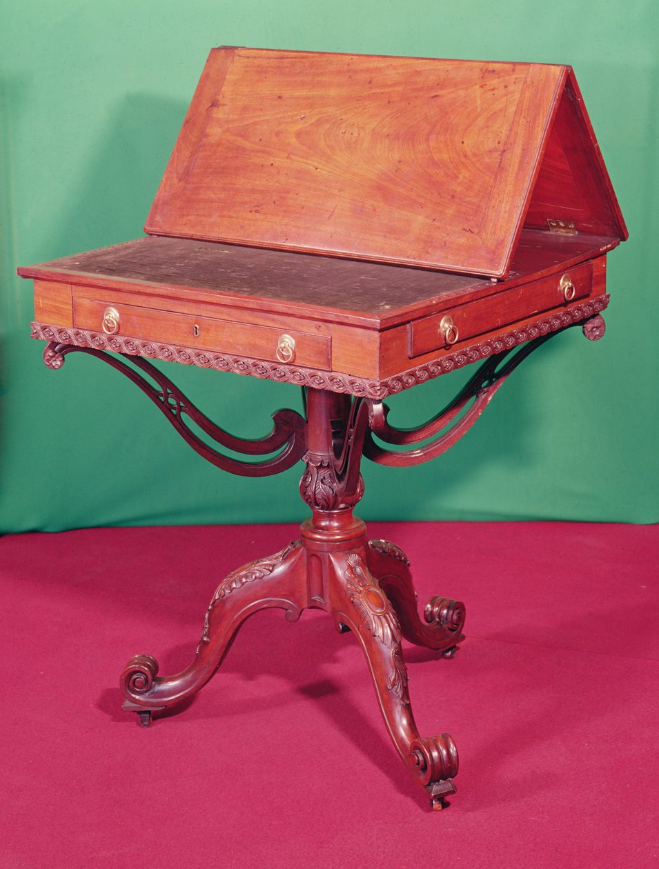 Okuma masası, oymalı maun, 1770 by Unbekannt Unbekannt