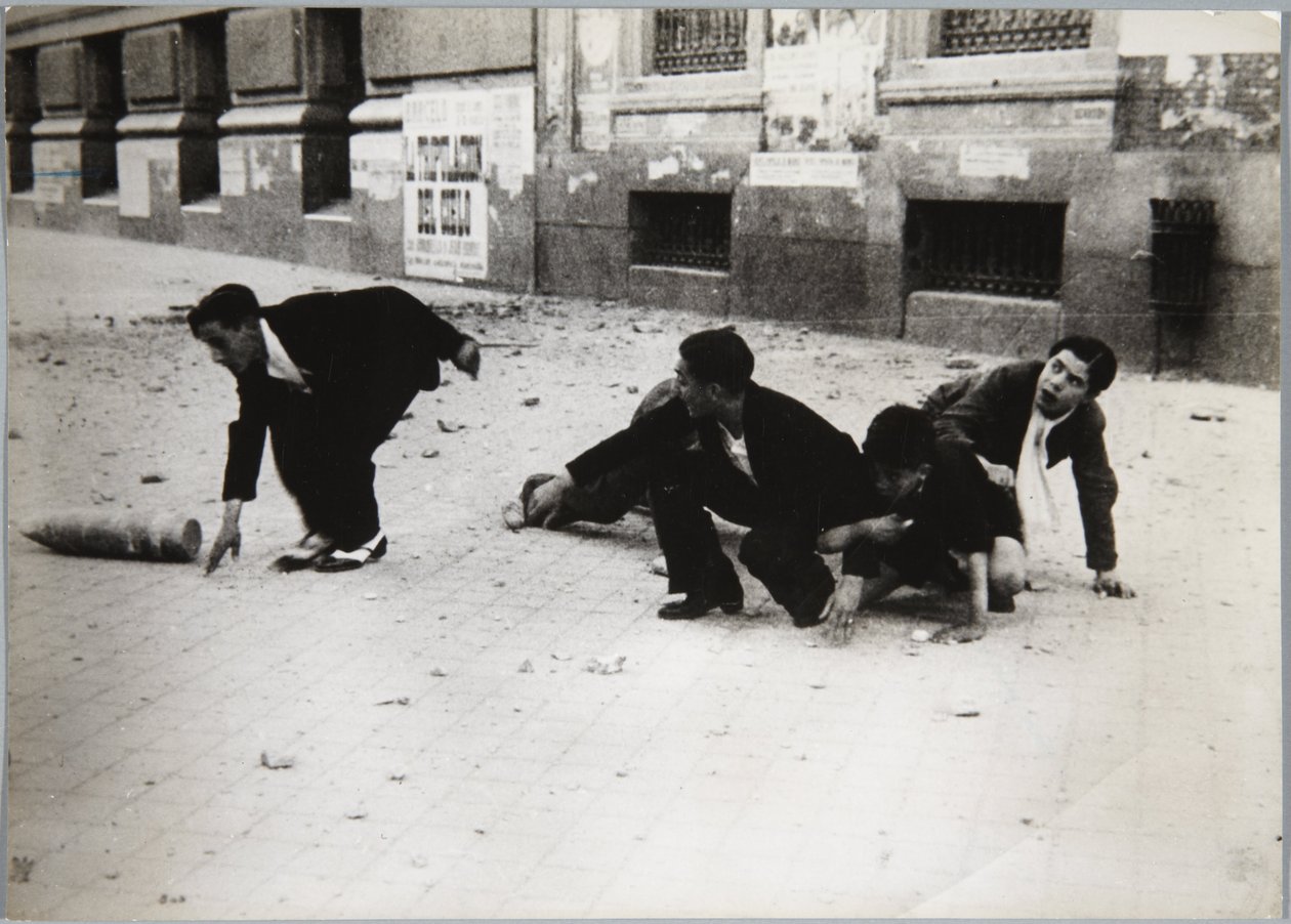 En yakın sığınağa koşmak by Unbekannt Unbekannt