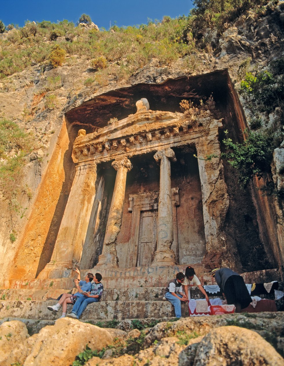 Bir kaya mezarının görünümü (fotoğraf) by Unbekannt Unbekannt