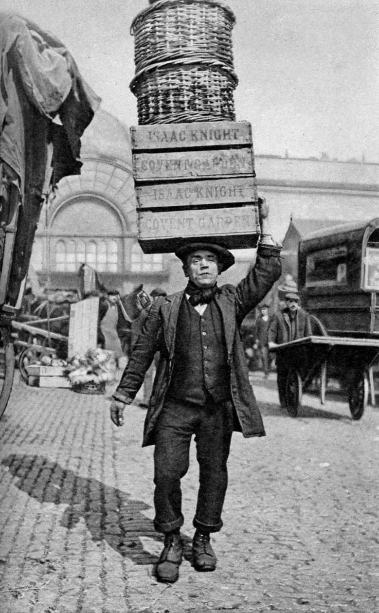 Bir Covent Garden pazar kapıcısı, Londra, c1922 by Unbekannt