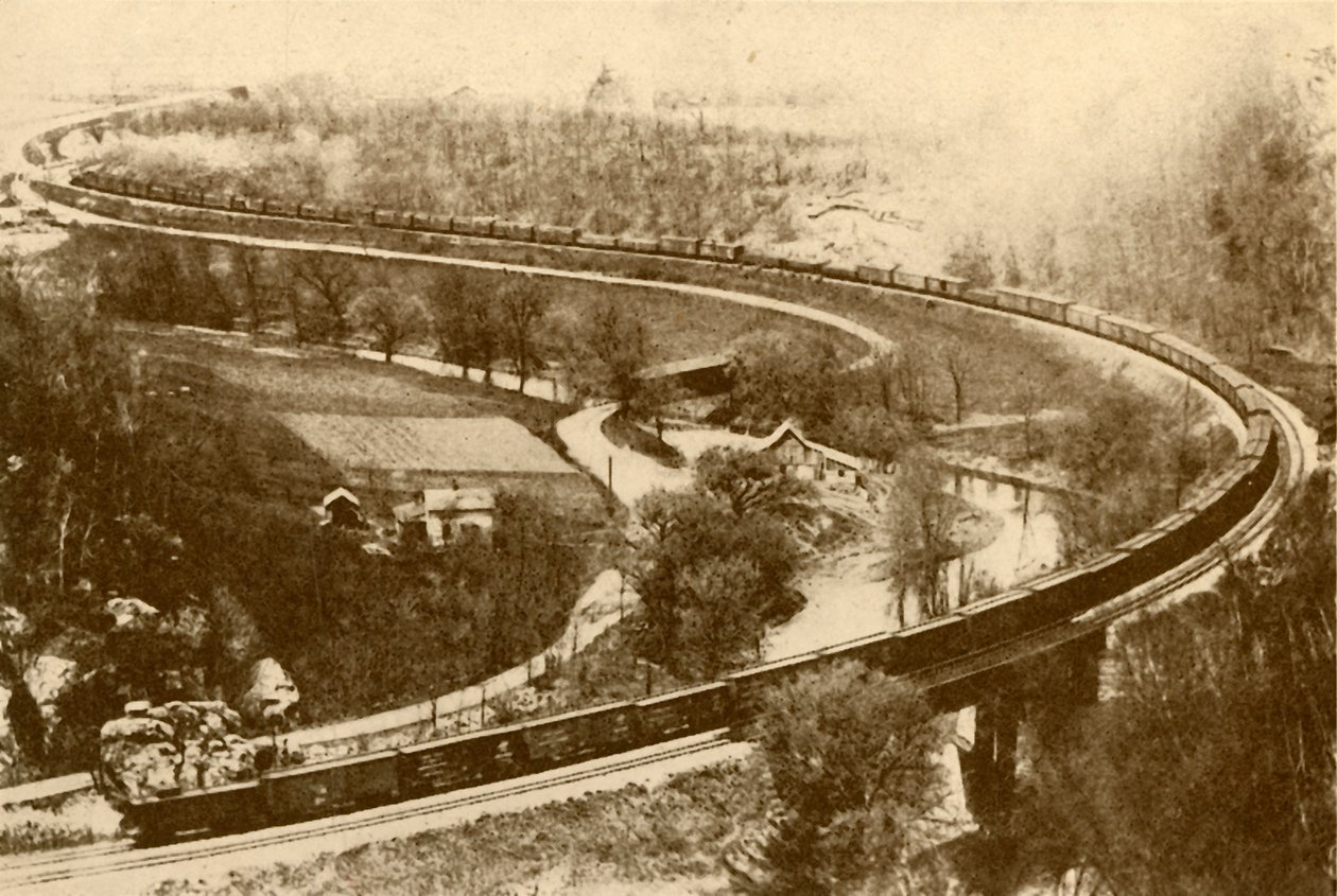 Elli Dört Kamyonetin Tek Motorla Çekildiği Devasa Bir Ürün Treni, Chicago ve Kuzey Batı Demiryolu, 193 by Unbekannt