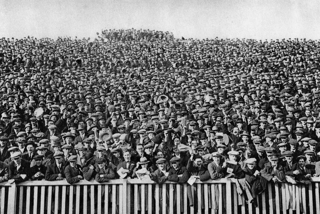 Bir Cumartesi kış futbol kalabalığı, Londra, 1926-1927 by Unbekannt
